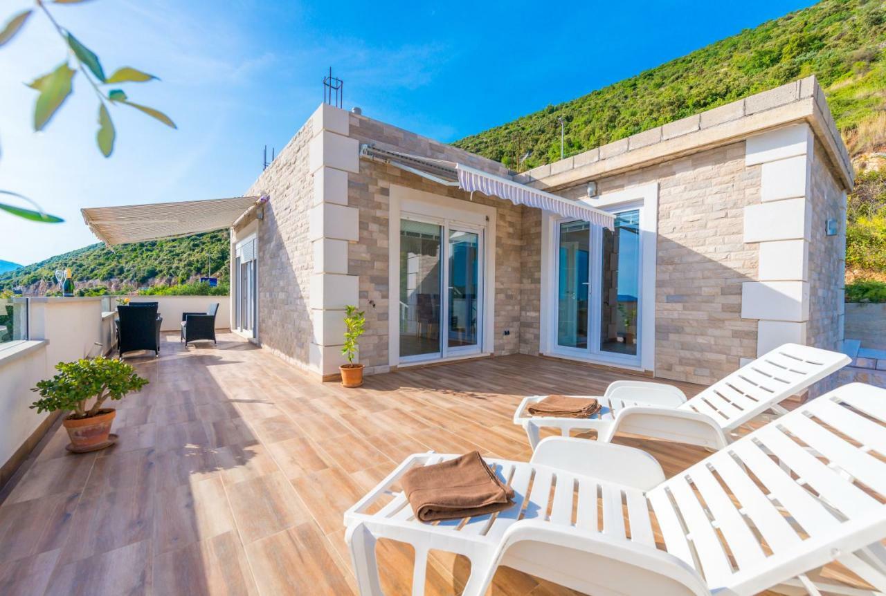 Blue Paradiso Apartment